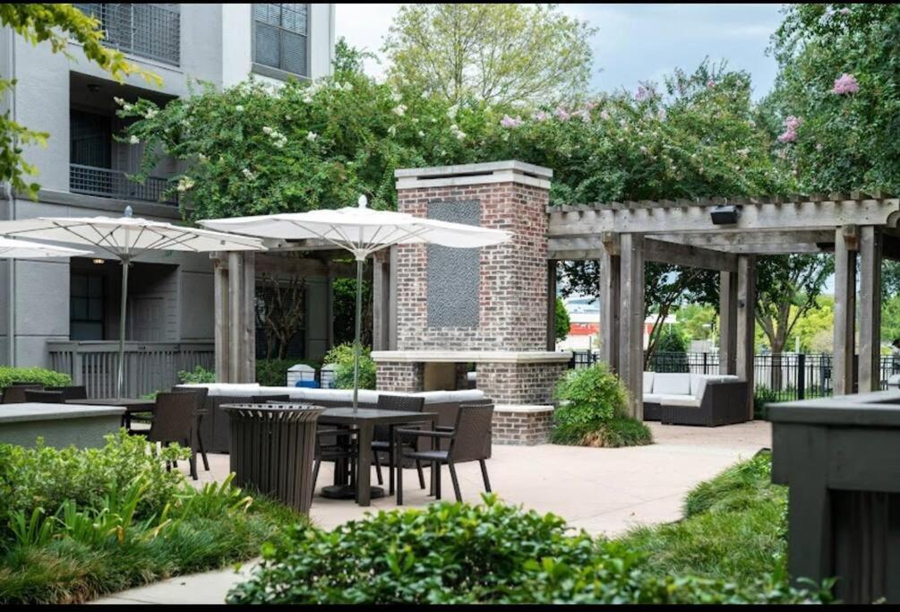 Chic Retreat-Walk To Nrg-Pool Apartment ฮูสตัน ภายนอก รูปภาพ